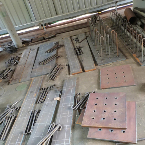 有哪些其他因素会影响大理预埋件位置的确定？